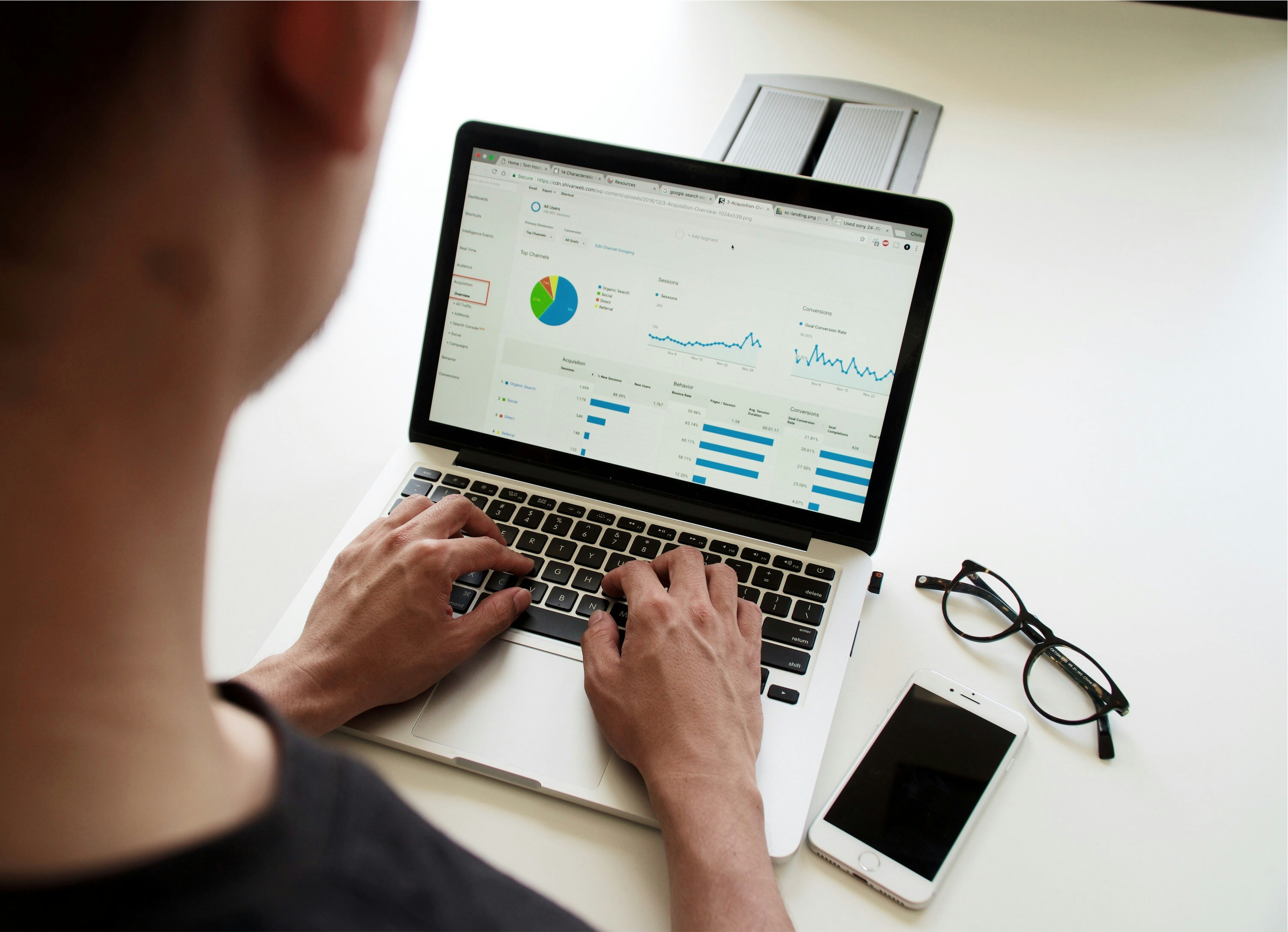 Analytics embedded nel CRM per eliminare le richieste al back-office della rete commerciale